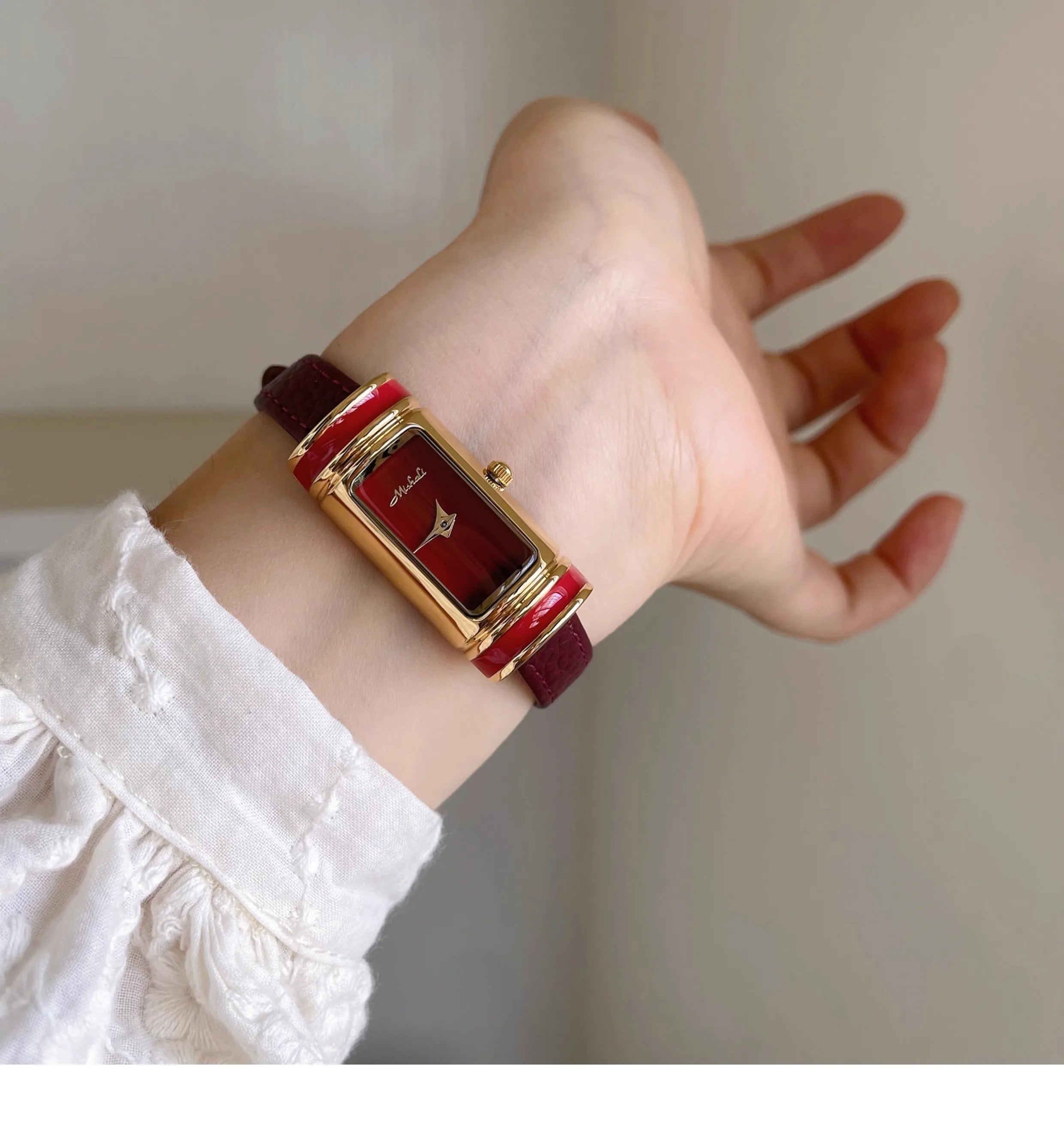 2026 New Luxury Watch Small Gold Bar Styling Designer High-end Fashion Rectangular Watch Leather Quartz Watch Female Gift
