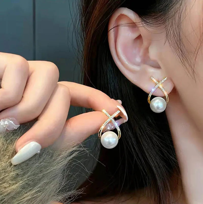 Korean Earring Claw Ear Hook Stud Earrings for Women White Enamel CZ Gold Color Ear Earrings Fashion Jewelry Christmas Gift
