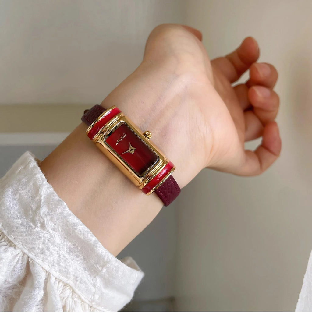 2026 New Luxury Watch Small Gold Bar Styling Designer High-end Fashion Rectangular Watch Leather Quartz Watch Female Gift