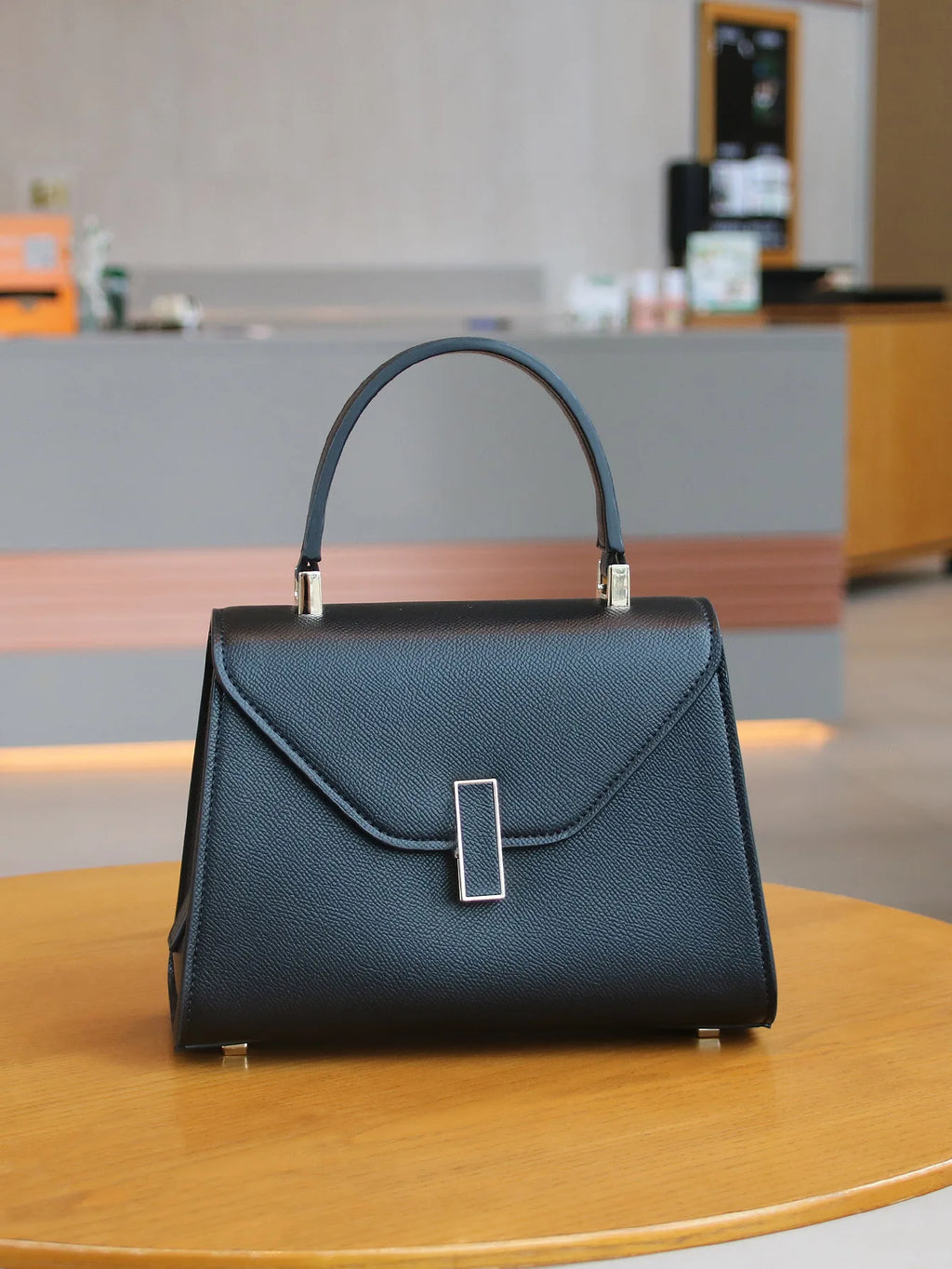 2025 new bag women's bag niche design fashion high-quality texture palm print handbag ladies commuting Joker Kelly stereotypes s