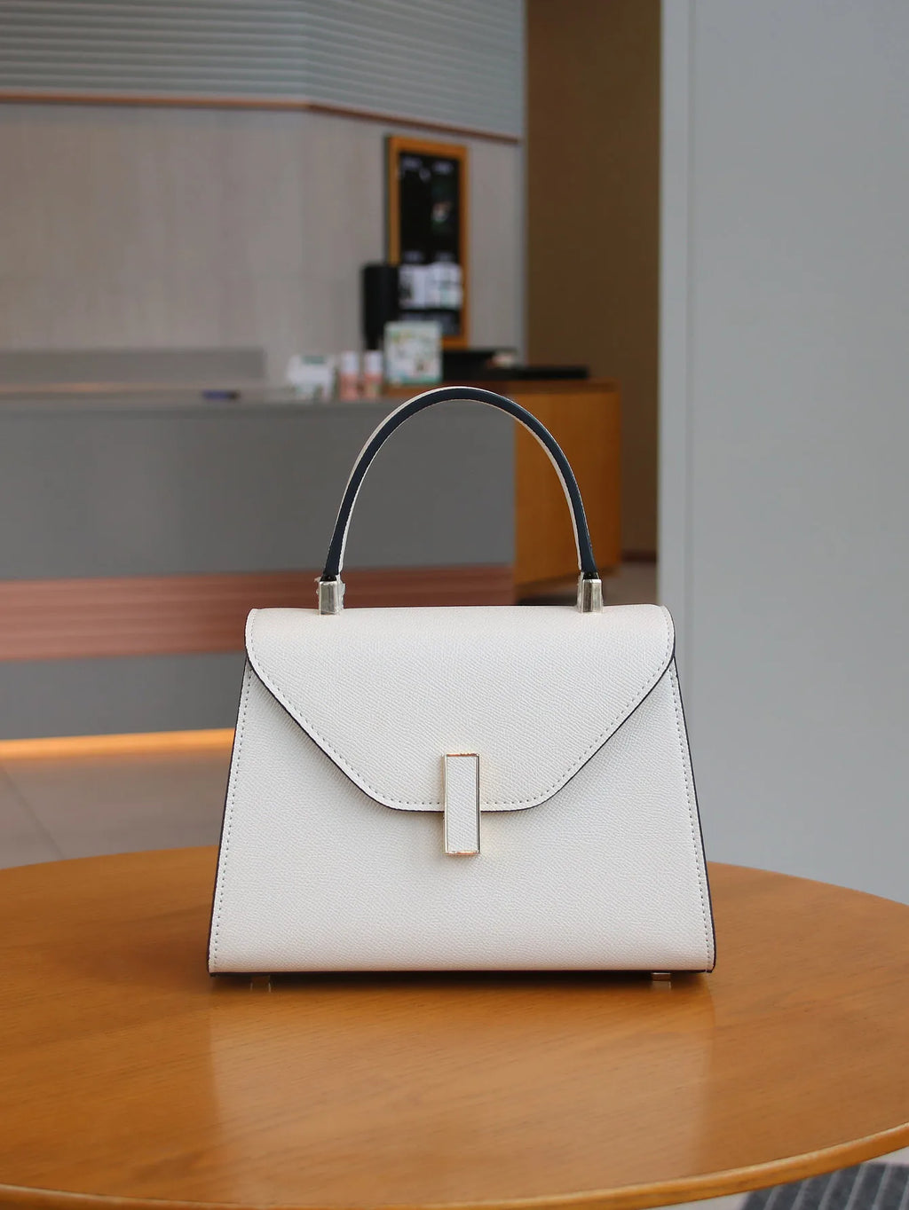 2025 new bag women's bag niche design fashion high-quality texture palm print handbag ladies commuting Joker Kelly stereotypes s