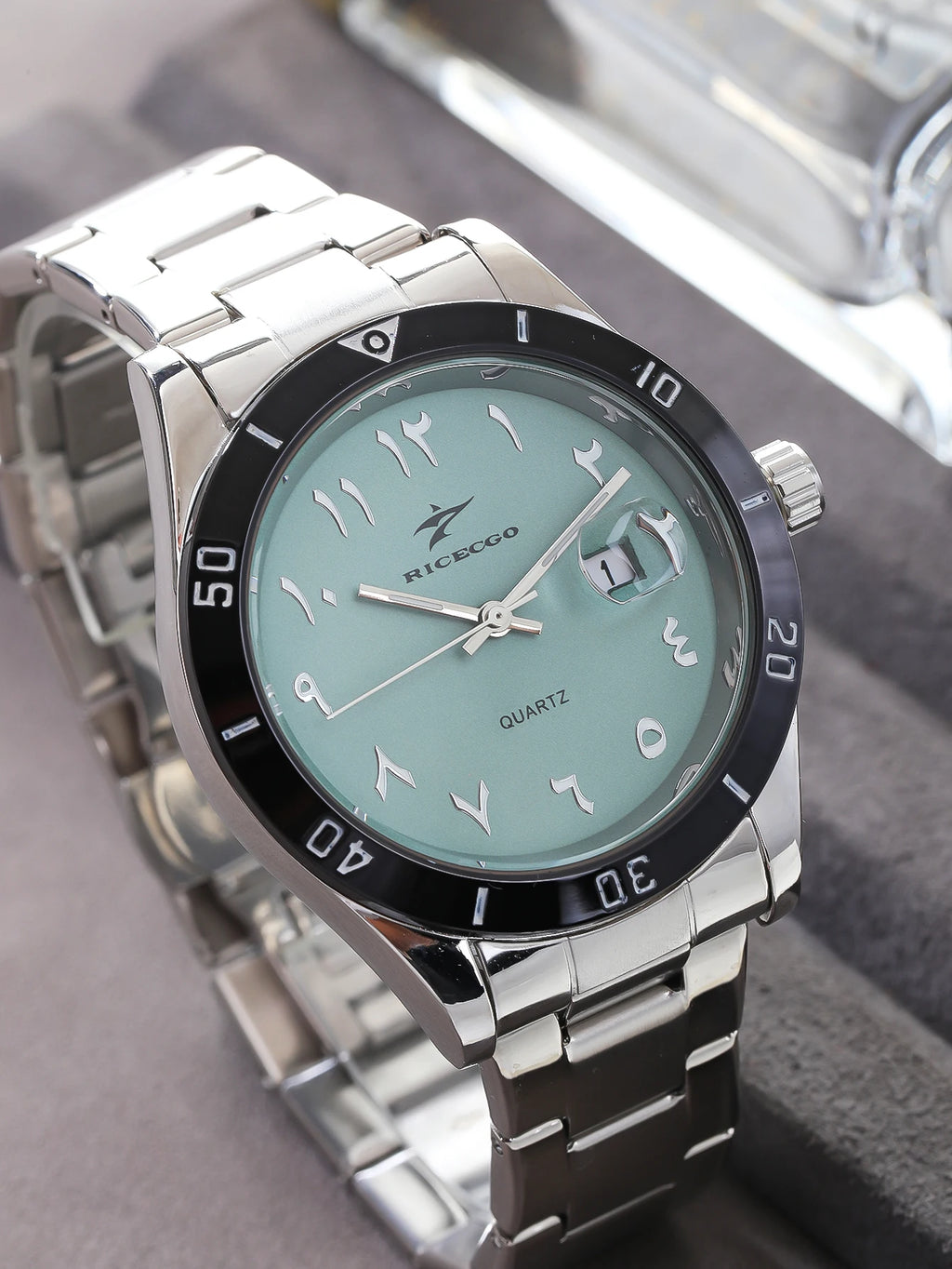 RICECGO quartz movement watch, with a high-quality metal strap, three-dimensional scale with date display, outer ring timing des