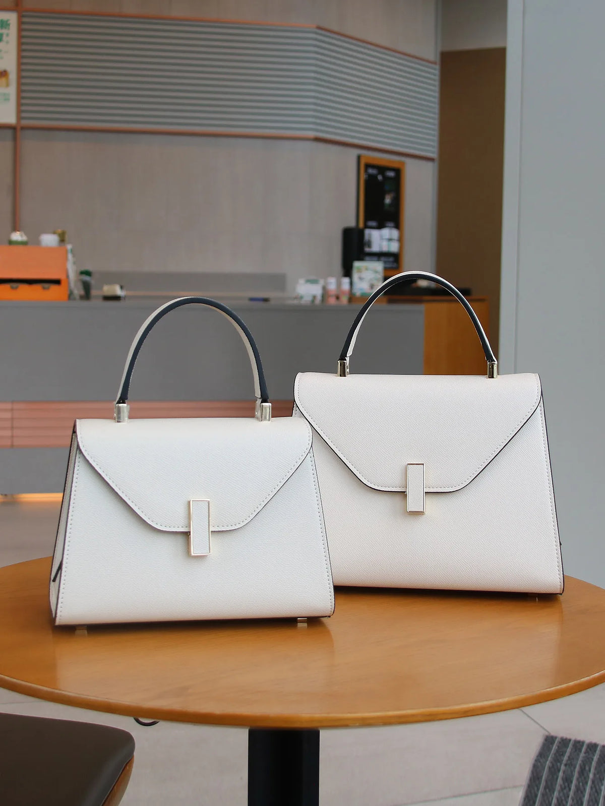 2025 new bag women's bag niche design fashion high-quality texture palm print handbag ladies commuting Joker Kelly stereotypes s