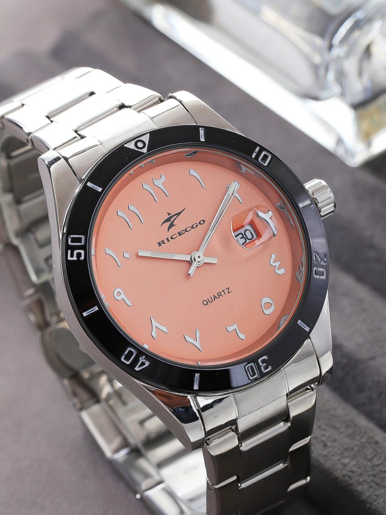 RICECGO quartz movement watch, with a high-quality metal strap, three-dimensional scale with date display, outer ring timing des