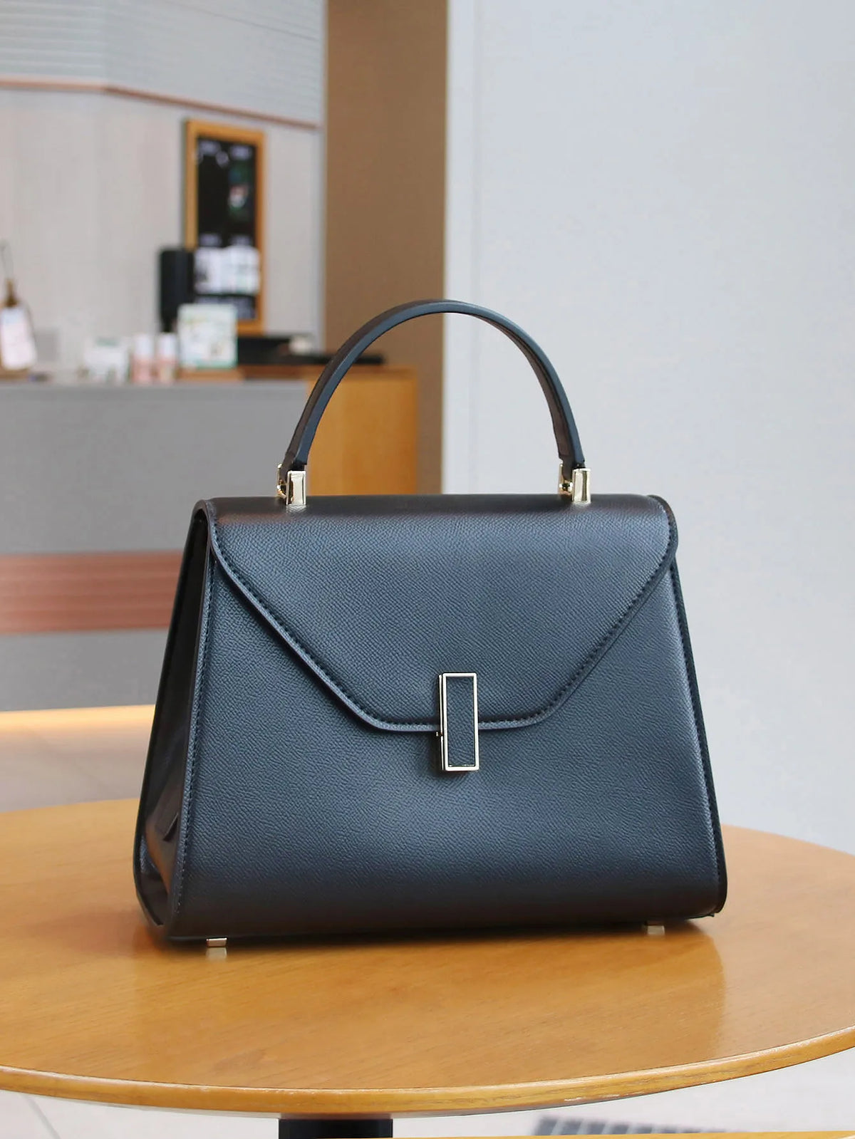 2025 new bag women's bag niche design fashion high-quality texture palm print handbag ladies commuting Joker Kelly stereotypes s