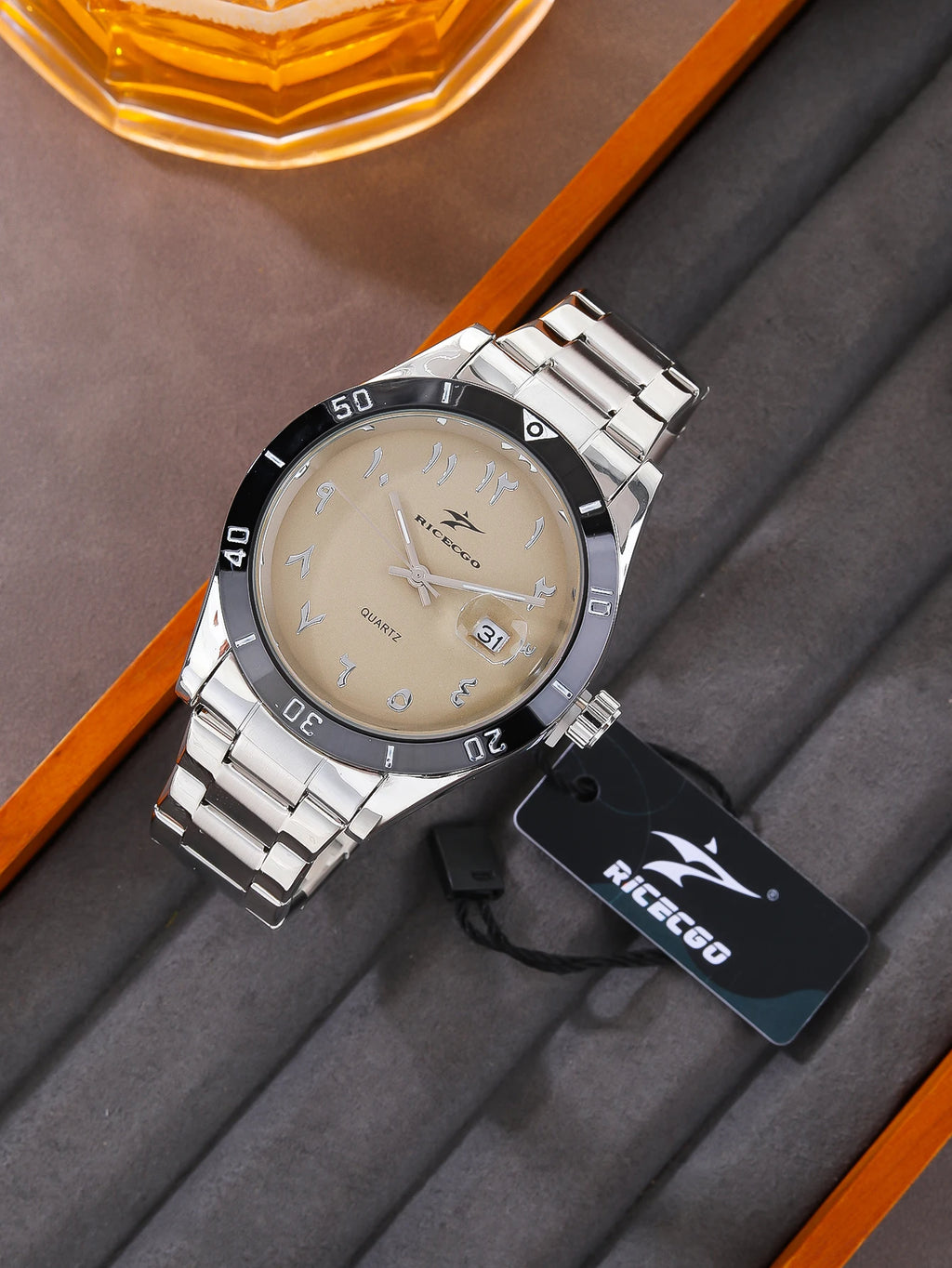 RICECGO quartz movement watch, with a high-quality metal strap, three-dimensional scale with date display, outer ring timing des