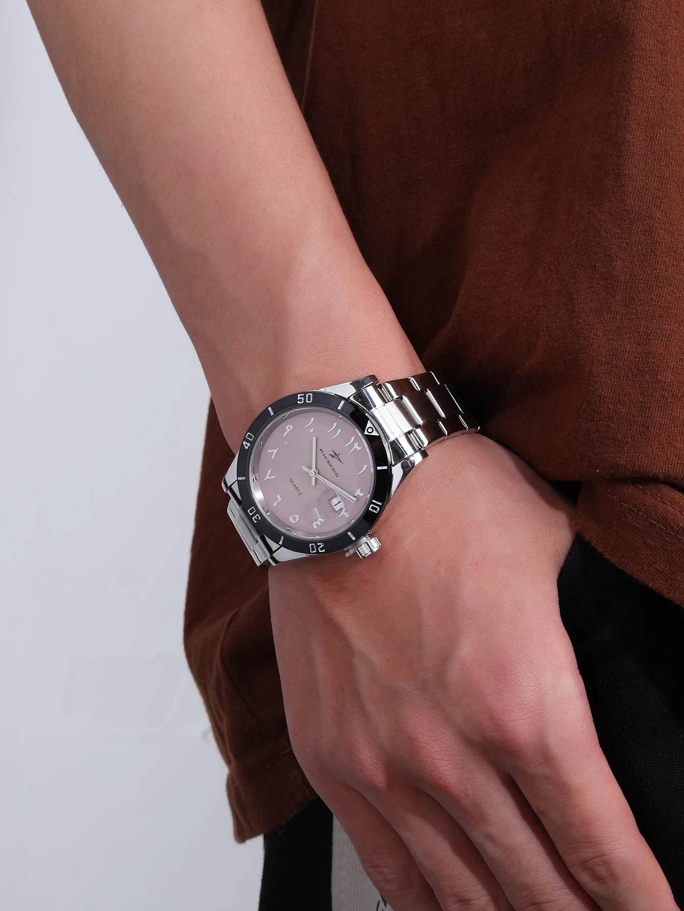 RICECGO quartz movement watch, with a high-quality metal strap, three-dimensional scale with date display, outer ring timing des