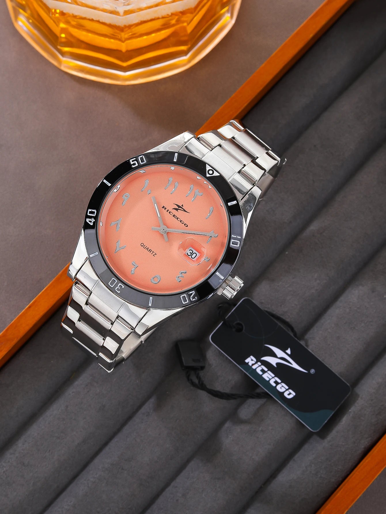 RICECGO quartz movement watch, with a high-quality metal strap, three-dimensional scale with date display, outer ring timing des