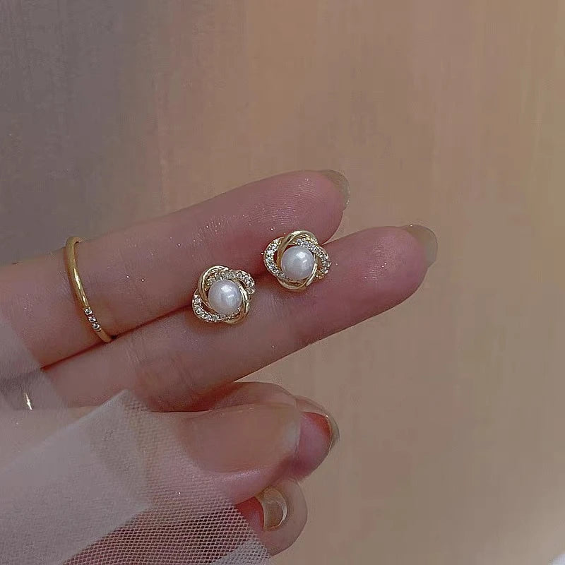 925 Sterling Silver Korean Version Pearl Earrings Fashionable Exquisite French Style Elegant Temperament Accessory for Women