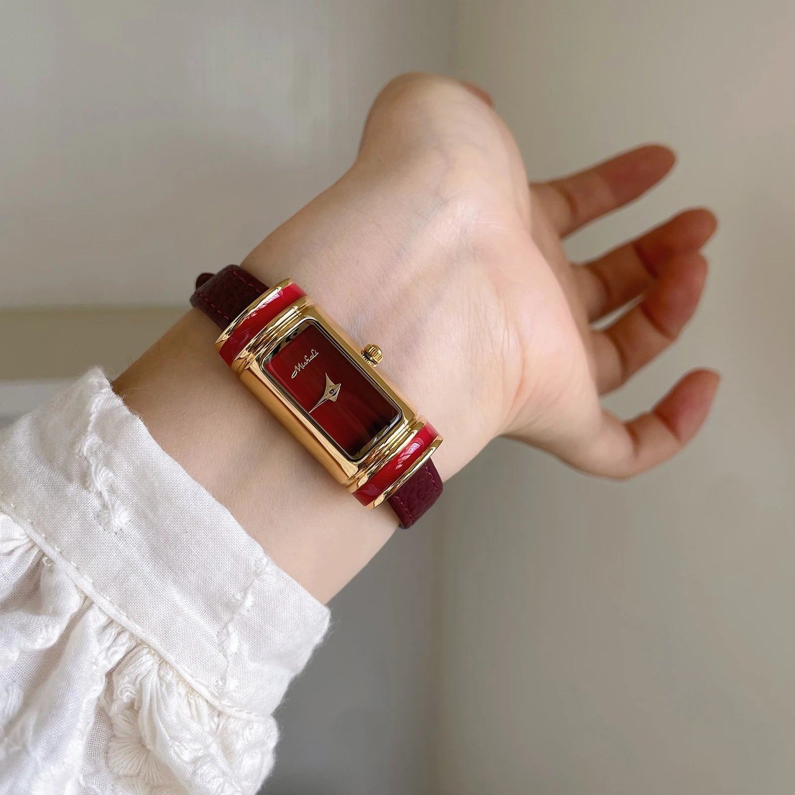 2026 New Luxury Watch Small Gold Bar Styling Designer High-end Fashion Rectangular Watch Leather Quartz Watch Female Gift