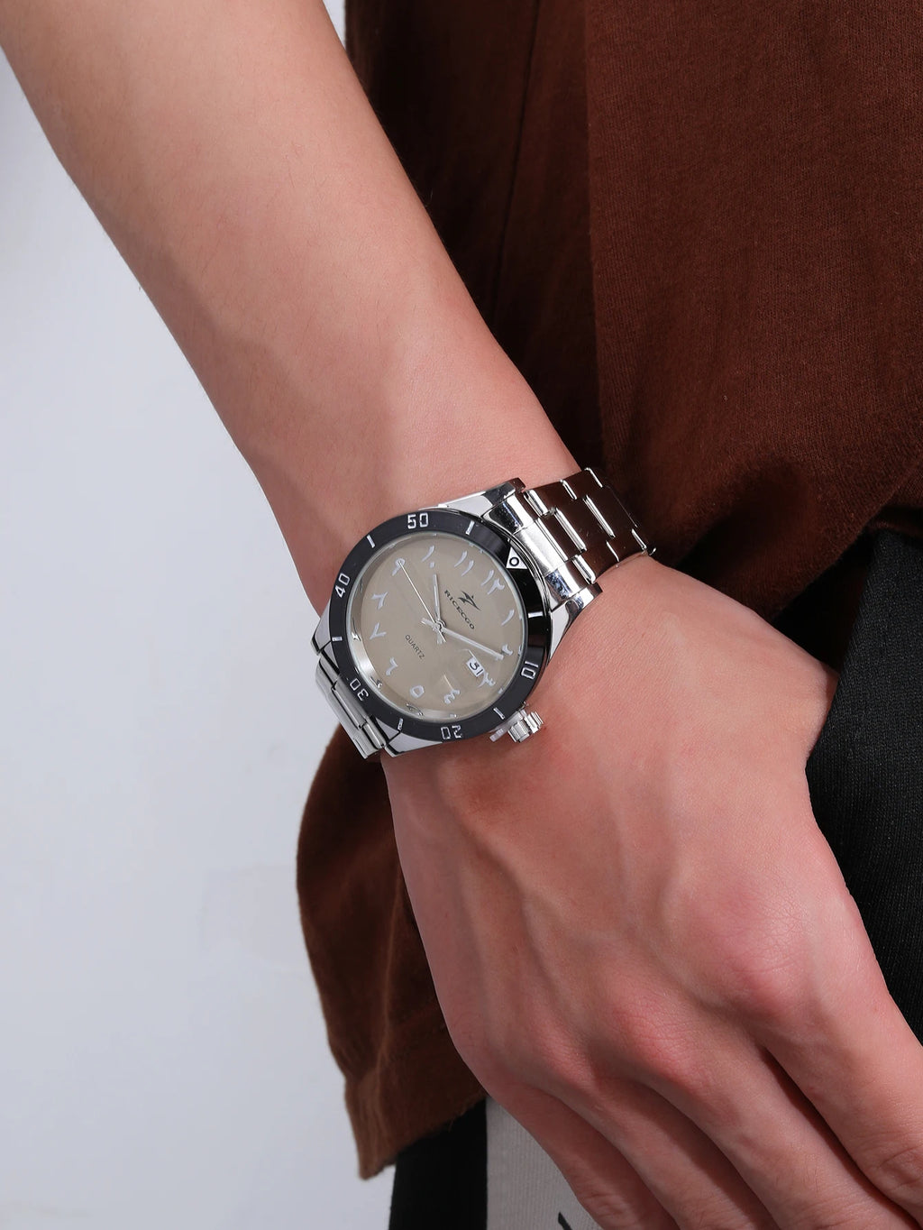 RICECGO quartz movement watch, with a high-quality metal strap, three-dimensional scale with date display, outer ring timing des