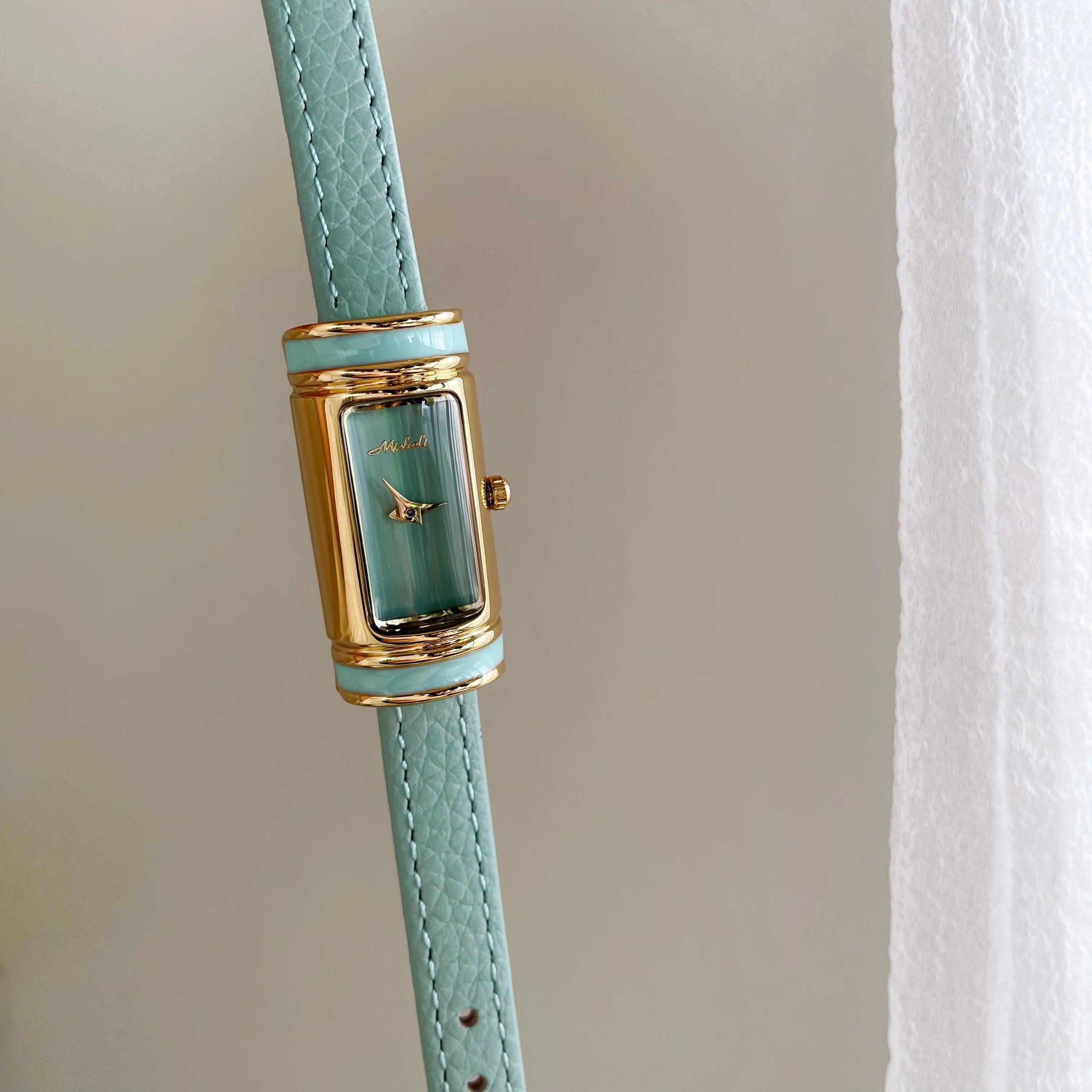 2026 New Luxury Watch Small Gold Bar Styling Designer High-end Fashion Rectangular Watch Leather Quartz Watch Female Gift
