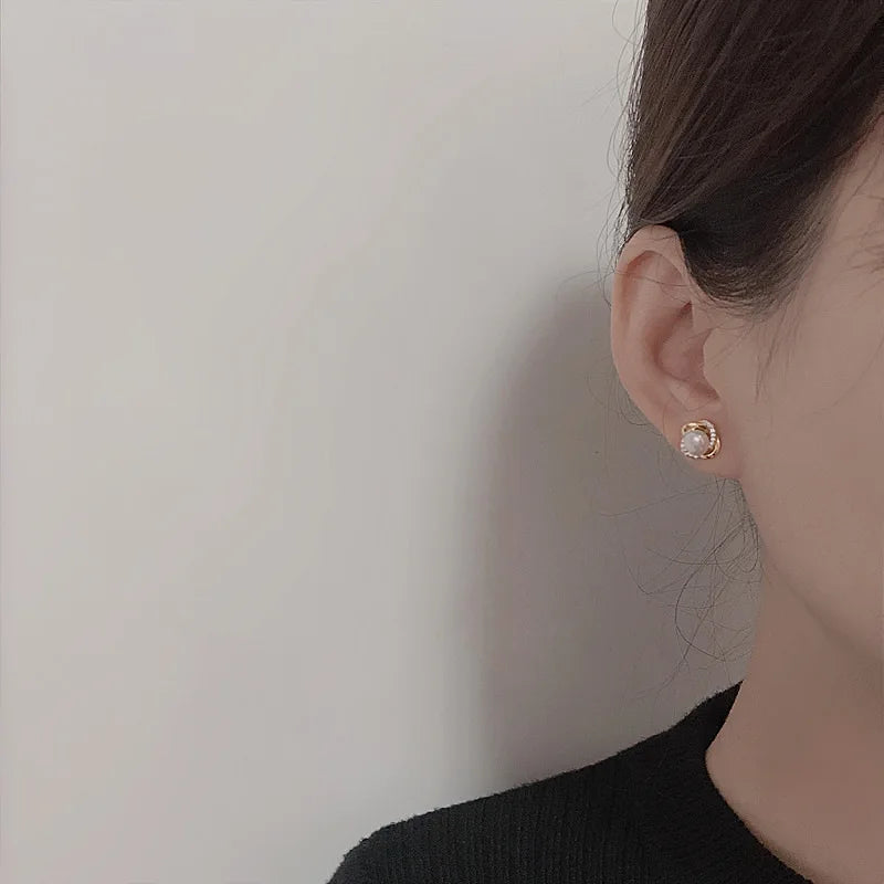 925 Sterling Silver Korean Version Pearl Earrings Fashionable Exquisite French Style Elegant Temperament Accessory for Women
